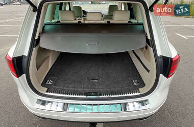 Внедорожник / Кроссовер Volkswagen Touareg 2011 в 