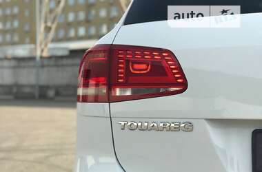 Позашляховик / Кросовер Volkswagen Touareg 2015 в Києві