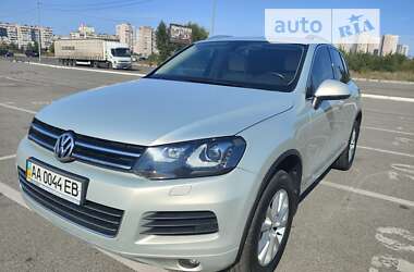 Внедорожник / Кроссовер Volkswagen Touareg 2011 в Киеве