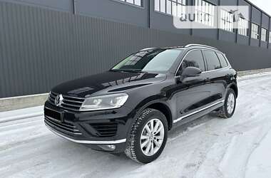 Позашляховик / Кросовер Volkswagen Touareg 2015 в Києві