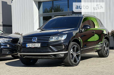 Внедорожник / Кроссовер Volkswagen Touareg 2015 в Ужгороде