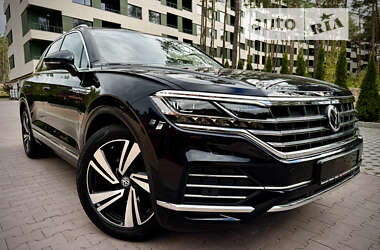 Внедорожник / Кроссовер Volkswagen Touareg 2020 в Киеве