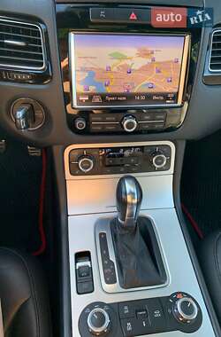 Внедорожник / Кроссовер Volkswagen Touareg 2012 в 