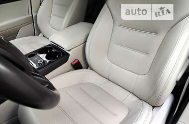 Внедорожник / Кроссовер Volkswagen Touareg 2010 в Киеве