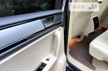 Внедорожник / Кроссовер Volkswagen Touareg 2010 в Киеве