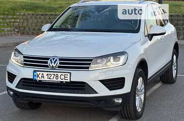 Позашляховик / Кросовер Volkswagen Touareg 2015 в Києві