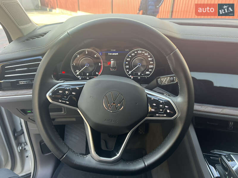 Позашляховик / Кросовер Volkswagen Touareg 2021 в Львові