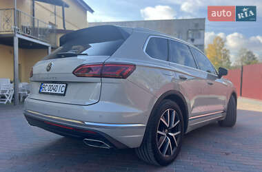 Позашляховик / Кросовер Volkswagen Touareg 2021 в Львові