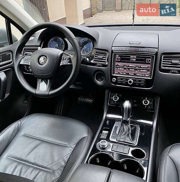 Внедорожник / Кроссовер Volkswagen Touareg 2015 в Черновцах