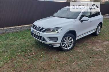 Внедорожник / Кроссовер Volkswagen Touareg 2015 в Сарнах