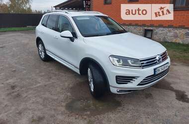 Внедорожник / Кроссовер Volkswagen Touareg 2015 в Сарнах