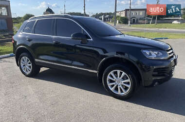Позашляховик / Кросовер Volkswagen Touareg 2011 в 