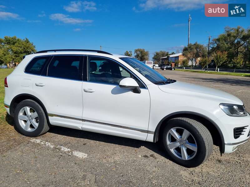 Внедорожник / Кроссовер Volkswagen Touareg 2015 в Белгороде-Днестровском