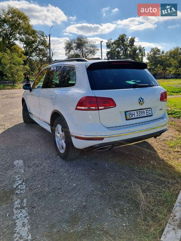 Внедорожник / Кроссовер Volkswagen Touareg 2015 в Белгороде-Днестровском