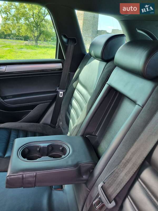 Внедорожник / Кроссовер Volkswagen Touareg 2015 в Белгороде-Днестровском