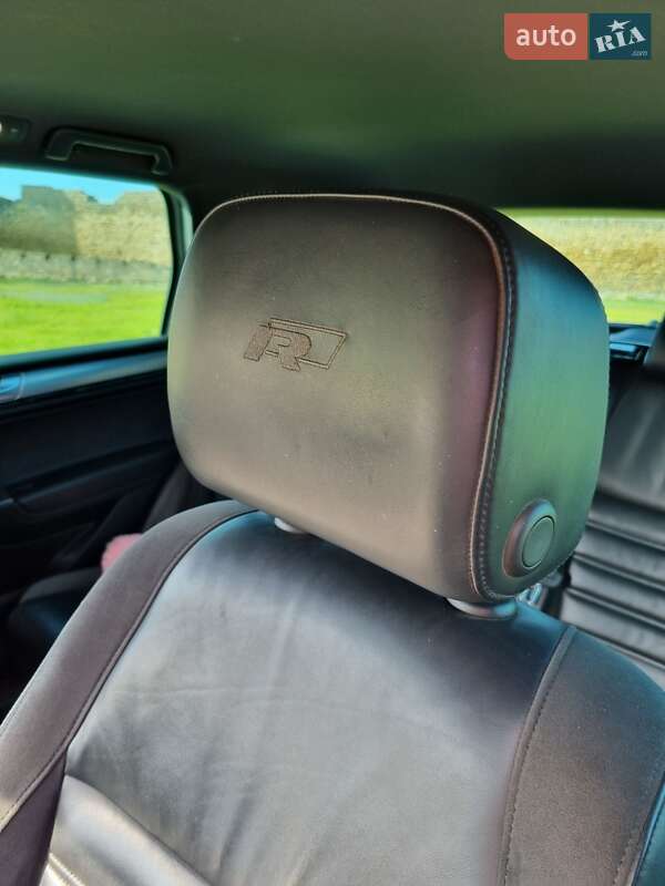 Внедорожник / Кроссовер Volkswagen Touareg 2015 в Белгороде-Днестровском