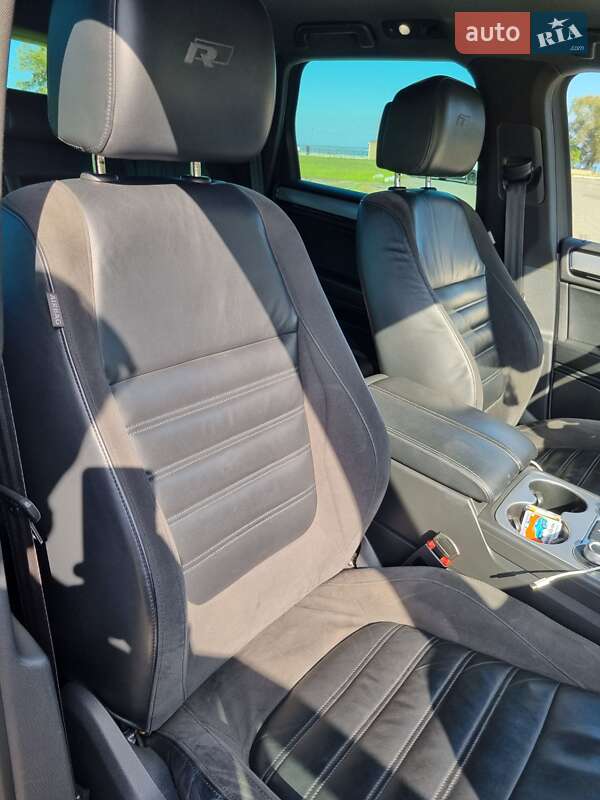 Внедорожник / Кроссовер Volkswagen Touareg 2015 в Белгороде-Днестровском