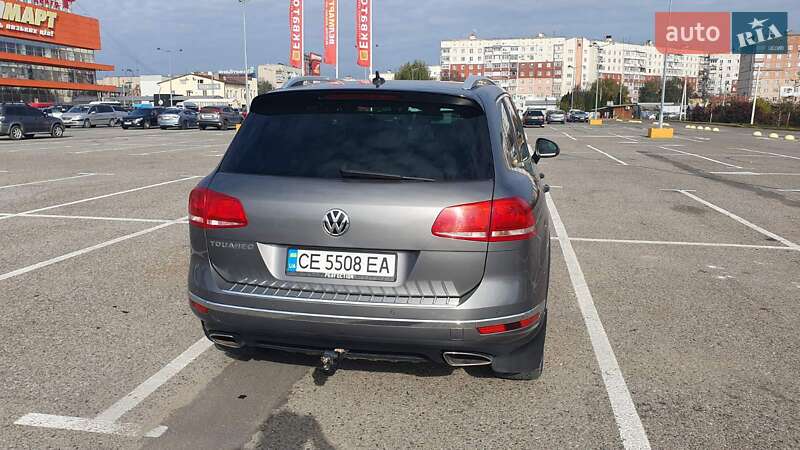 Внедорожник / Кроссовер Volkswagen Touareg 2015 в Черновцах