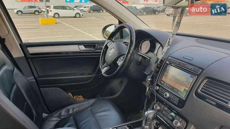 Внедорожник / Кроссовер Volkswagen Touareg 2015 в Черновцах