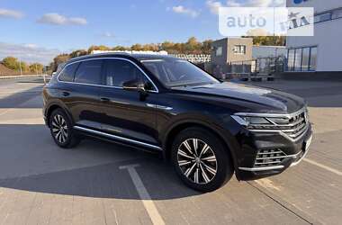 Внедорожник / Кроссовер Volkswagen Touareg 2018 в Броварах