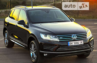 Позашляховик / Кросовер Volkswagen Touareg 2015 в Рівному