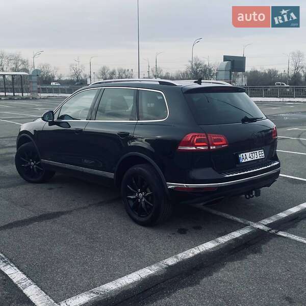 Внедорожник / Кроссовер Volkswagen Touareg 2014 в Киеве