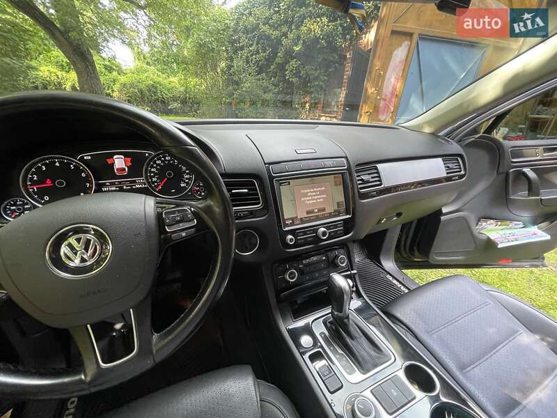 Внедорожник / Кроссовер Volkswagen Touareg 2014 в Киеве