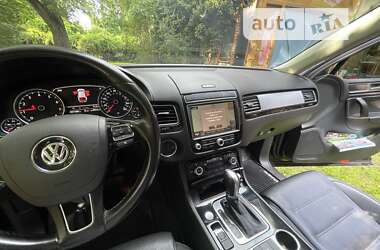 Внедорожник / Кроссовер Volkswagen Touareg 2014 в Киеве