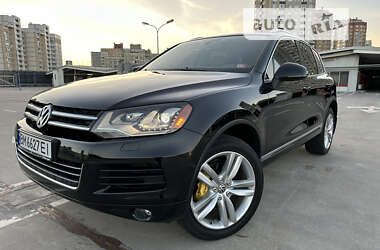 Позашляховик / Кросовер Volkswagen Touareg 2013 в Києві