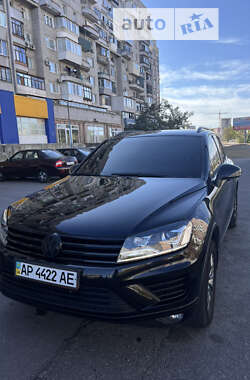 Внедорожник / Кроссовер Volkswagen Touareg 2015 в Запорожье