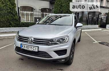 Внедорожник / Кроссовер Volkswagen Touareg 2016 в Киеве