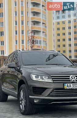 Позашляховик / Кросовер Volkswagen Touareg 2016 в Бучі