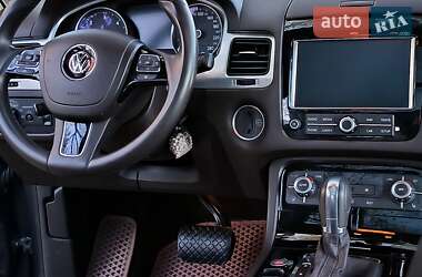 Внедорожник / Кроссовер Volkswagen Touareg 2013 в Черновцах