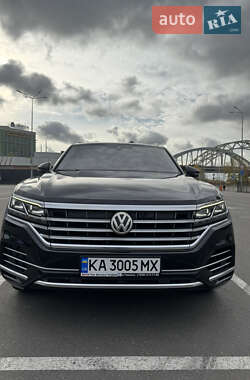 Внедорожник / Кроссовер Volkswagen Touareg 2018 в Киеве