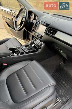 Внедорожник / Кроссовер Volkswagen Touareg 2010 в Киеве