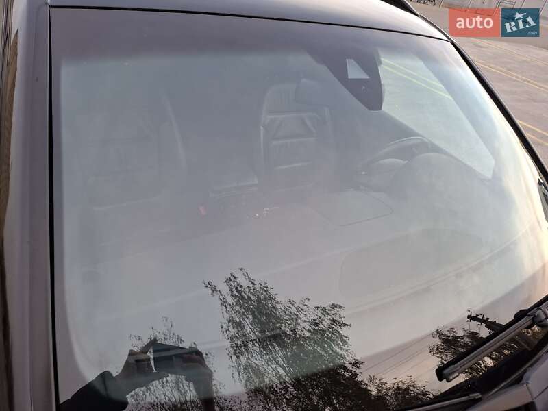Внедорожник / Кроссовер Volkswagen Touareg 2014 в Киеве