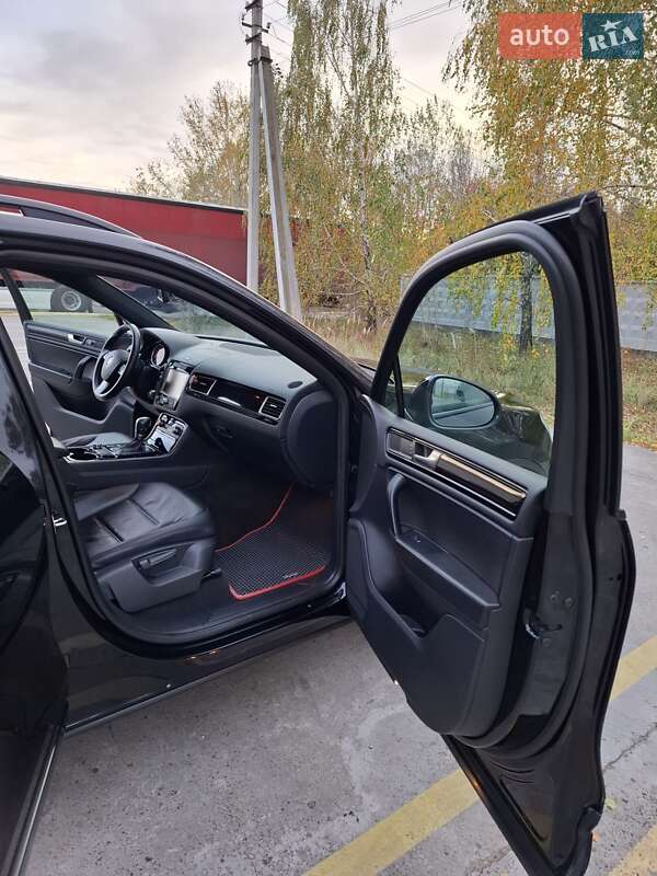 Внедорожник / Кроссовер Volkswagen Touareg 2014 в Киеве