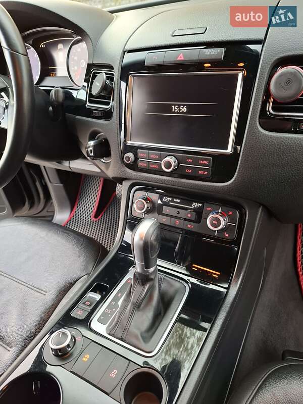 Внедорожник / Кроссовер Volkswagen Touareg 2014 в Киеве