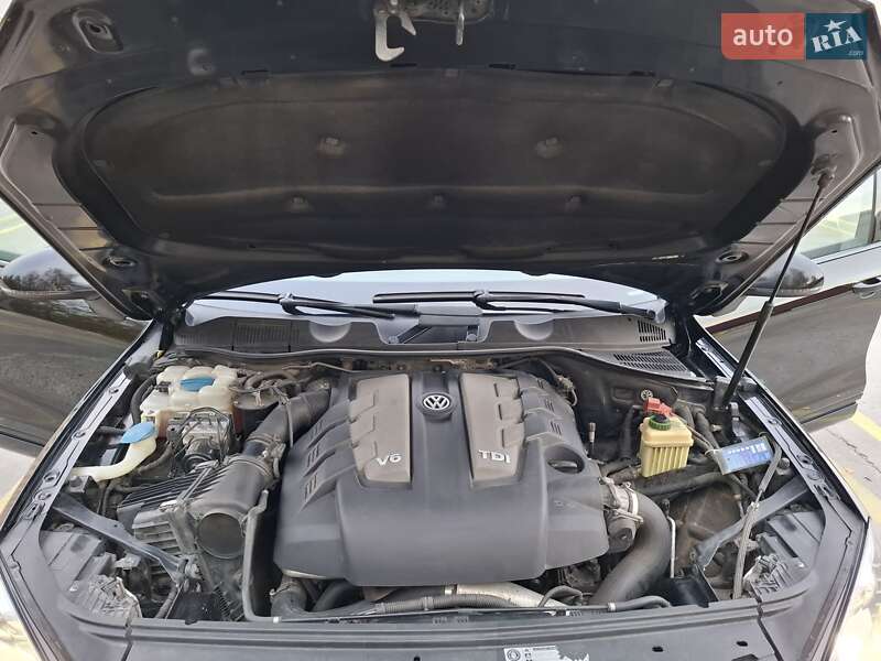 Внедорожник / Кроссовер Volkswagen Touareg 2014 в Киеве