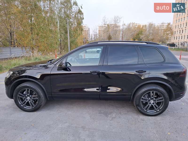 Внедорожник / Кроссовер Volkswagen Touareg 2014 в Киеве