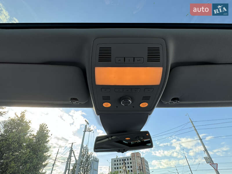 Позашляховик / Кросовер Volkswagen Touareg 2013 в Чернівцях