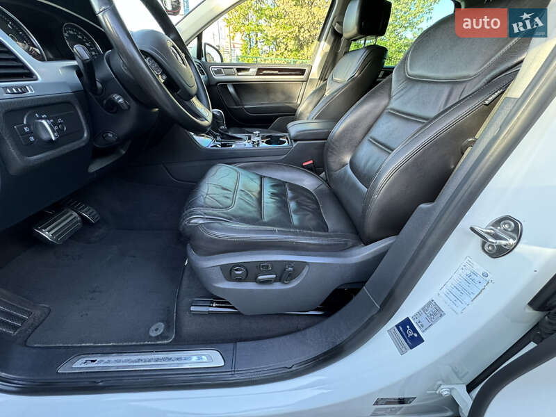 Позашляховик / Кросовер Volkswagen Touareg 2013 в Чернівцях