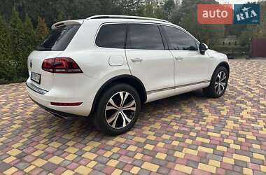 Внедорожник / Кроссовер Volkswagen Touareg 2013 в Хмельницком