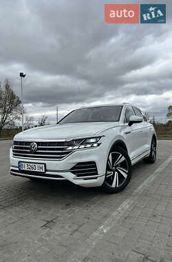 Позашляховик / Кросовер Volkswagen Touareg 2021 в Пирятині