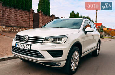 Внедорожник / Кроссовер Volkswagen Touareg 2015 в Ровно