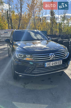 Внедорожник / Кроссовер Volkswagen Touareg 2015 в Днепре