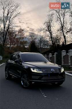 Внедорожник / Кроссовер Volkswagen Touareg 2015 в Черновцах