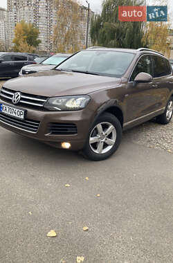 Внедорожник / Кроссовер Volkswagen Touareg 2013 в Киеве