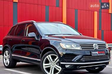 Внедорожник / Кроссовер Volkswagen Touareg 2015 в Киеве