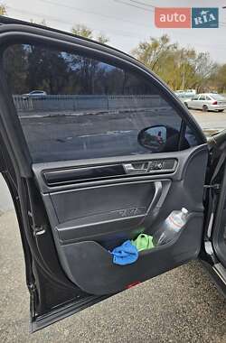 Позашляховик / Кросовер Volkswagen Touareg 2011 в 